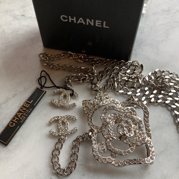 CHANEL Swarovski Crystal Camellia Rhinestone 🤍Silver Chain CC Belt Necklace NWT - Picture 15 of 16